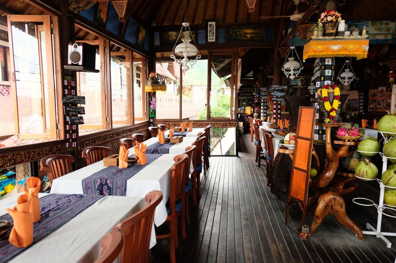 Kerti Beach Bungalow And Restaurant Падангбай Екстер'єр фото
